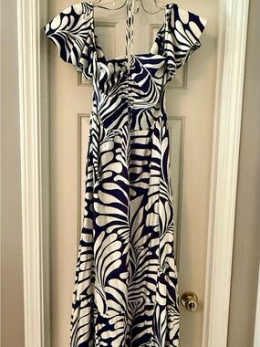 black flower cut out dress Porcelain Cutout Brand_BANANA REPUBLIC This sundress style features Colors:Emerald The Best Bridesmaid Dresses
